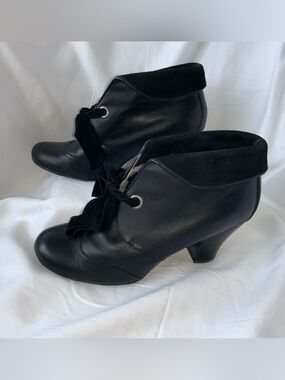 HUSH PUPPIES Booties, Black Leather, Lace-up, Sz. 8